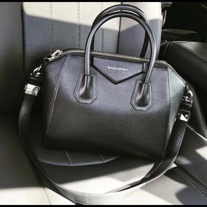 Givenchy Antigona Leather Bag Small - Matte Black